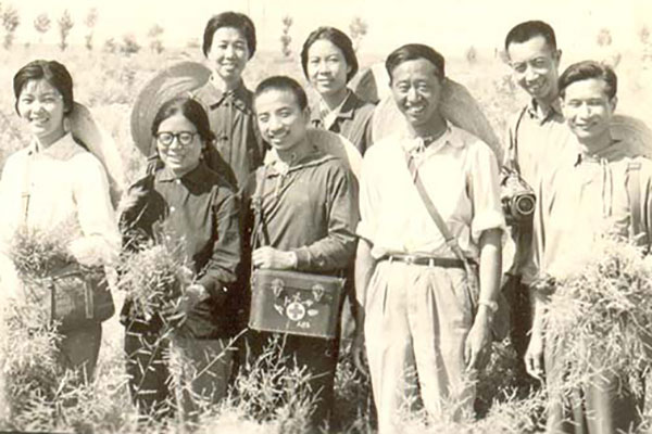 1967 我院职工在西北医疗队留影