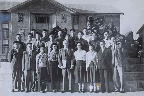 1957年罗马尼亚专家来我院访问